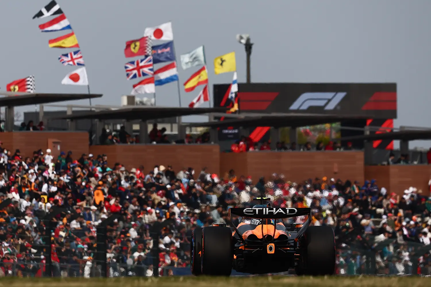 Récords de asistencia F1 2025 - 6,7 millones de aficionados explicados